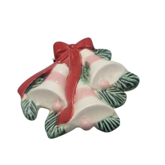 Holland Mold Christmas Brooch Handmade Handpainted Bells Holly Ribbon Vintage - Picture 5 of 9